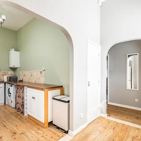 20 Hazelnut Grove Spacious Contemporary 2-bed House In - Pass The Keys *