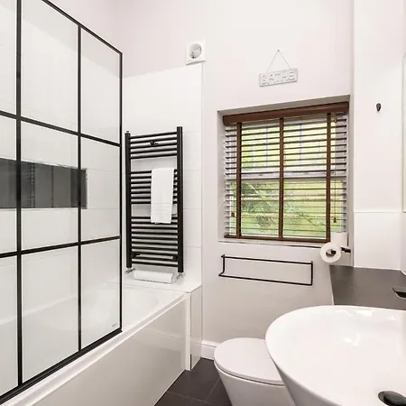 20 Hazelnut Grove Spacious Contemporary 2-bed House In - Pass The Keys