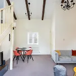 20 Hazelnut Grove Spacious Contemporary 2-bed House In - Pass The Keys York