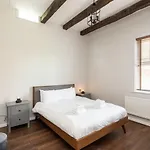 Hébergement de vacances 20 Hazelnut Grove Spacious Contemporary 2-bed House In - Pass The Keys *