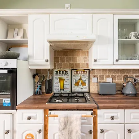 Дом отдыха 20 Hazelnut Grove Spacious Contemporary 2-bed House In - Pass The Keys