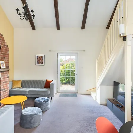 20 Hazelnut Grove Spacious Contemporary 2-bed House In - Pass The Keys