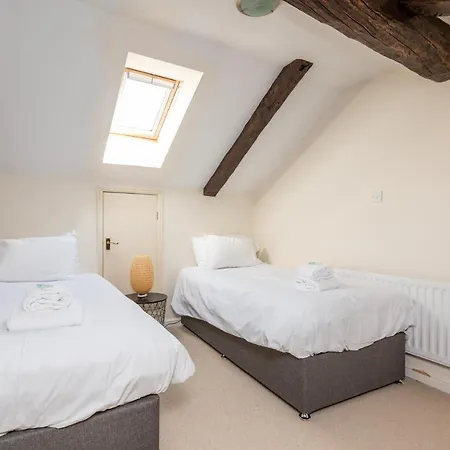 20 Hazelnut Grove Spacious Contemporary 2-bed House In - Pass The Keys