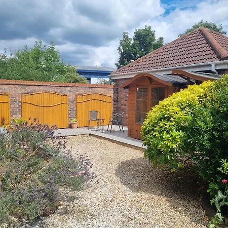 20 Hazelnut Grove Spacious Contemporary 2-bed House In - Pass The Keys *