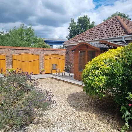 20 Hazelnut Grove Spacious Contemporary 2-bed House In - Pass The Keys